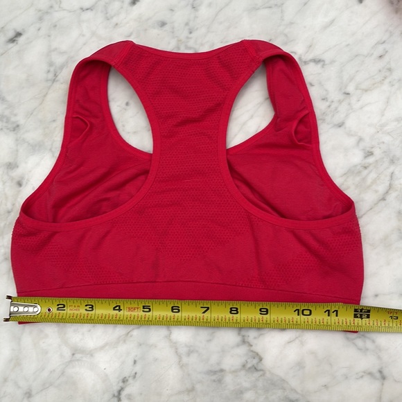 Woman’s sports bra - Picture 3 of 8